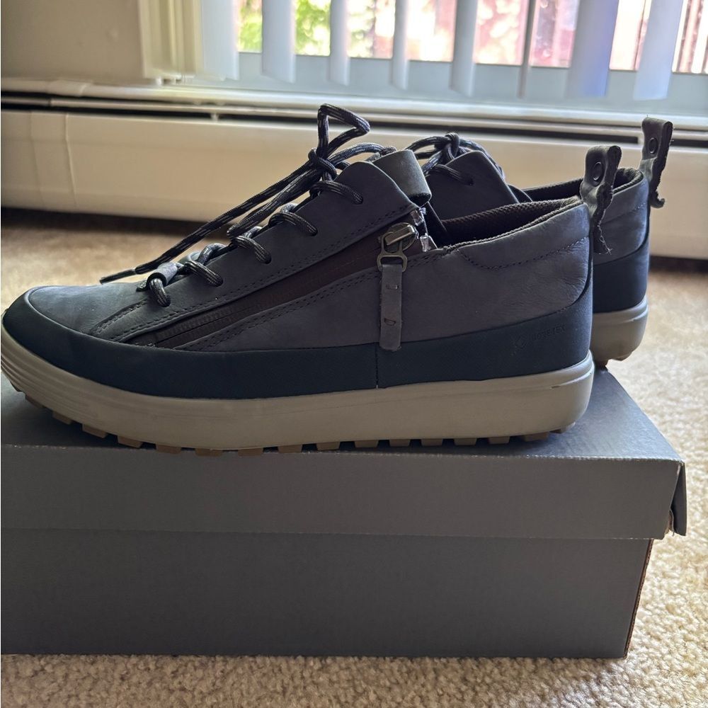 ECCO Women’s waterproof  Sneakers Marine Blue Size 39 (US 8–8.5)